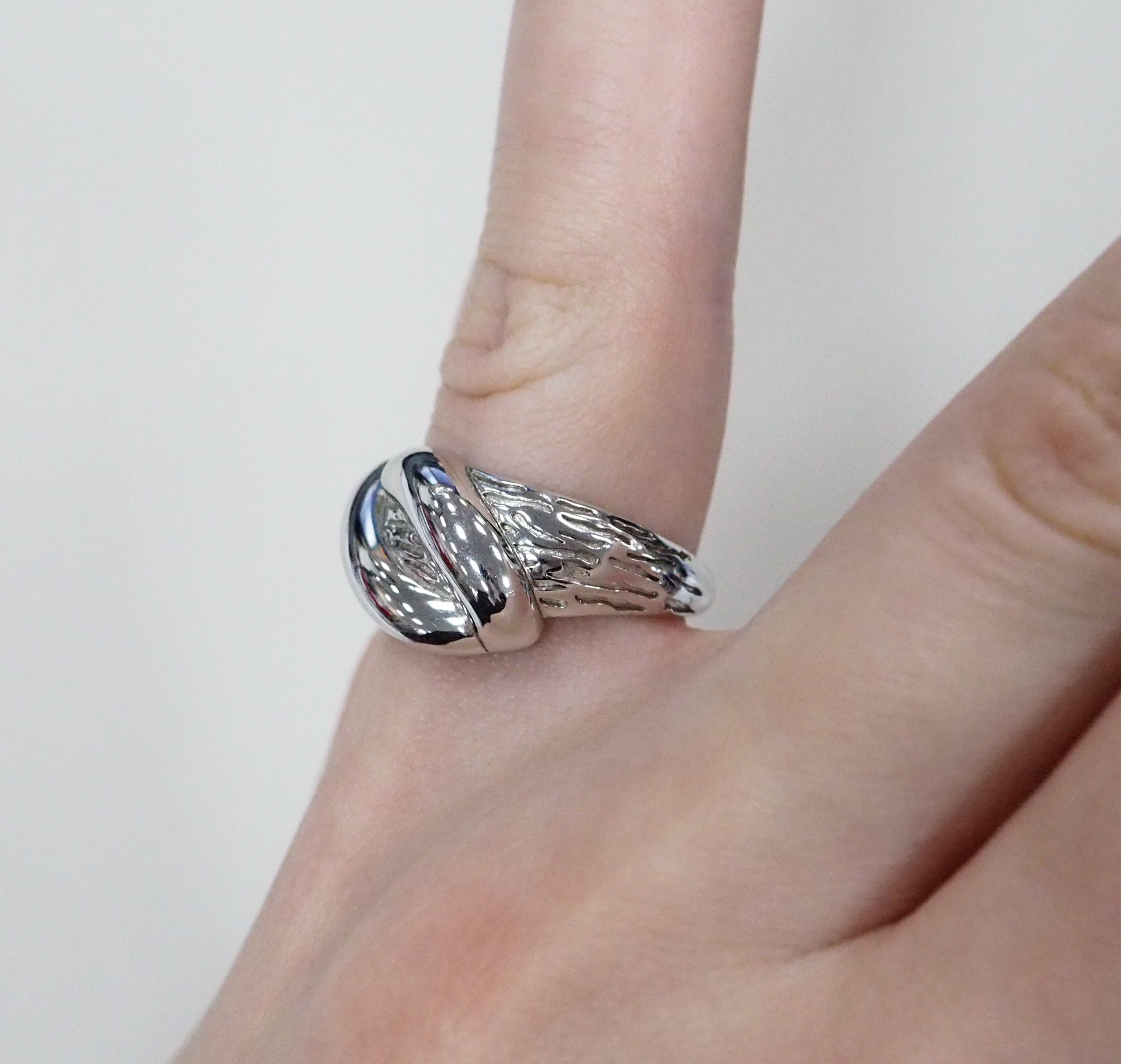 Серебряное кольцо
